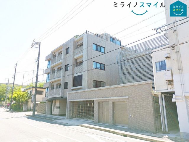 コチラのマンションからは地下鉄鶴舞線「いりなか」駅まで徒歩8分♪♪アクセス良好です!