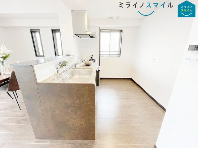 余裕のある広々キッチンはお子さんと一緒に並んでお料理ができる広さです♪毎日のお料理が楽しくなりそうです!