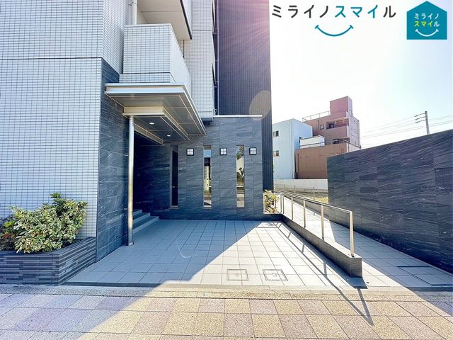 3沿線利用可の好アクセス環境です!生活に必要なスーパー、コンビニなど商業施設が近くにあり、住みやすい立地です♪
