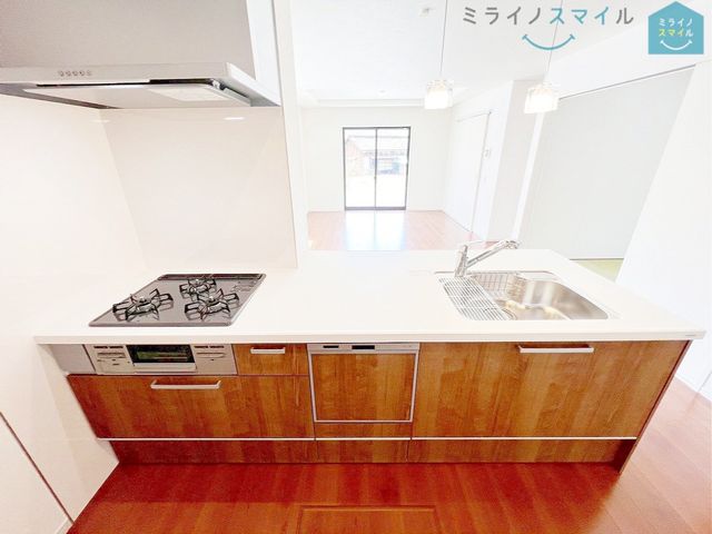 余裕のある広々キッチンはお子さんと一緒に並んでお料理ができる広さです♪毎日のお料理が楽しくなりそうです!