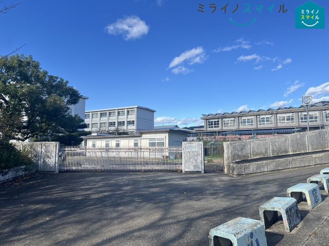 春日井市立岩成台中学校 徒歩16分。 1220m