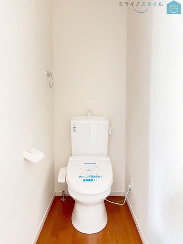 白を基調とした清潔感のあるシンプルで使いやすい高性能トイレです♪