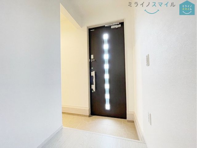 ゆったりとした玄関で、靴の脱ぎ履きも楽々です!シューズボックス付きで玄関がいつもきれいな状態を保てます♪