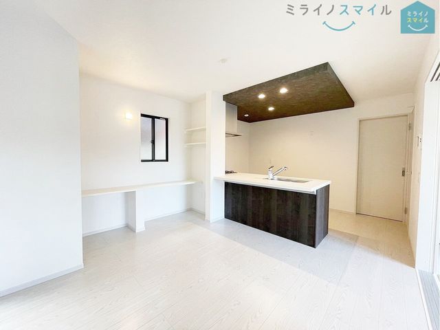 余裕のある広々キッチンはお子さんと一緒に並んでお料理ができる広さです♪毎日のお料理が楽しくなりそうです!