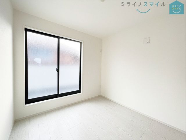 フローリングなので見た目がお洒落です!掃除も簡単で、アレルギーの方にもおすすめです♪