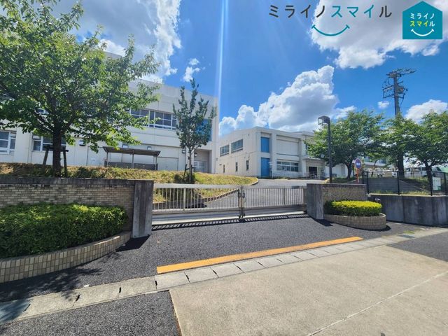 名古屋市立下志段味小学校 徒歩13分。 900m