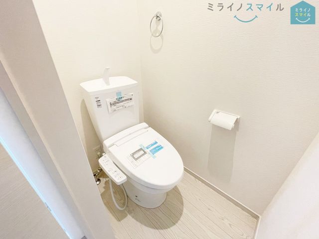 白を基調とした清潔感のあるシンプルで使いやすい高性能トイレです♪
