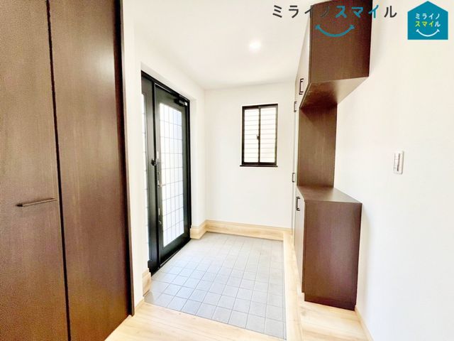 ゆったりとした玄関で、靴の脱ぎ履きも楽々です!シューズボックス付きで玄関がいつもきれいな状態を保てます♪