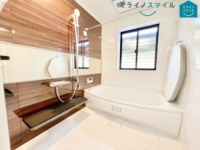 冬に嬉しい追い焚き機能付き◎足の延ばせるお風呂で一日の疲れをリフレッシュ♪