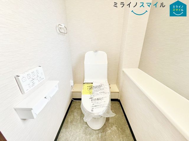 白を基調とした清潔感のあるシンプルで使いやすい高性能トイレです♪