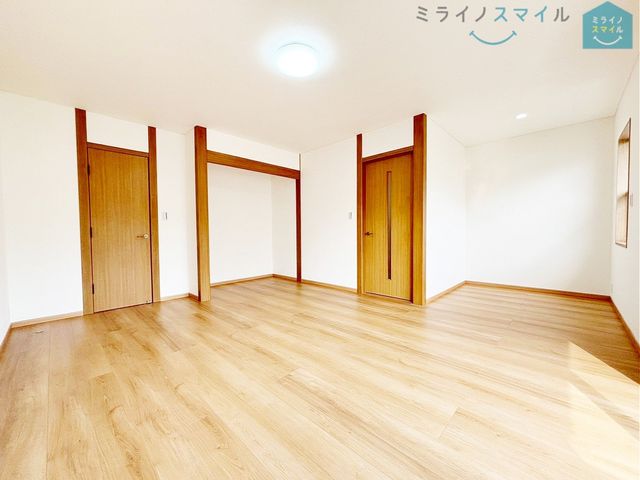 フローリングなので見た目がお洒落です!掃除も簡単で、アレルギーの方にもおすすめです♪