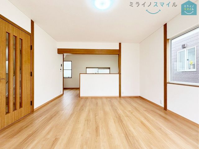 広いリビングは家族のだんらんはもちろん、お子さんのリビング学習にもぴったり♪