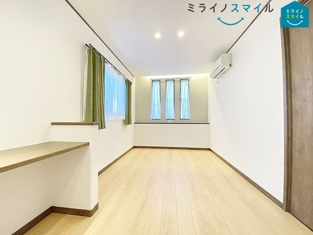 フローリングなので見た目がお洒落です！掃除も簡単で、アレルギーの方にもおすすめです♪