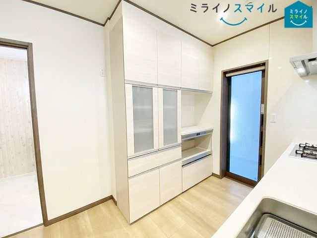 余裕のある広々キッチンはお子さんと一緒に並んでお料理ができる広さです♪毎日のお料理が楽しくなりそうです！