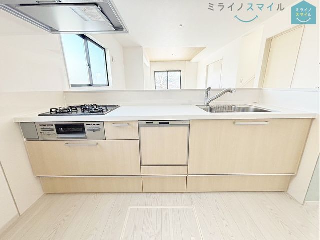 余裕のある広々キッチンはお子さんと一緒に並んでお料理ができる広さです♪毎日のお料理が楽しくなりそうです!