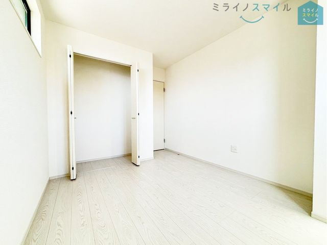 全居室収納あり!それぞれのお部屋にスペースがあるのでプライベートな荷物でも身近に置くことが出来ます♪