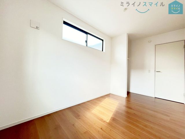 お掃除もラクチンなフローリングのお部屋です!夏場に心地良いひんやり感はフローリングならではです♪