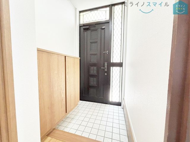 ゆったりとした玄関で、靴の脱ぎ履きも楽々です!シューズボックス付きで玄関がいつもきれいな状態を保てます♪