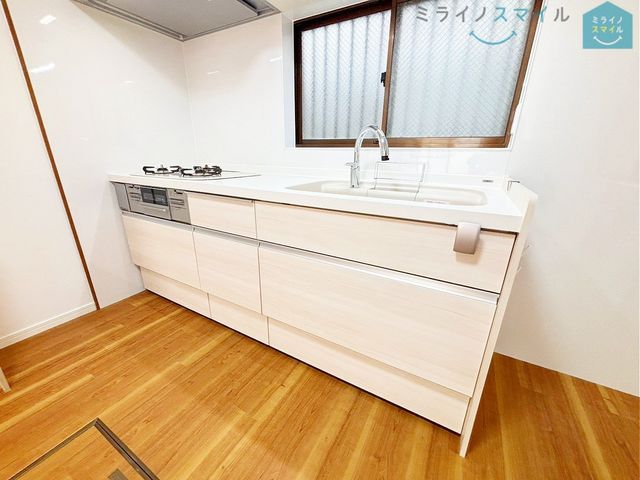 余裕のある広々キッチンはお子さんと一緒に並んでお料理ができる広さです♪毎日のお料理が楽しくなりそうです!