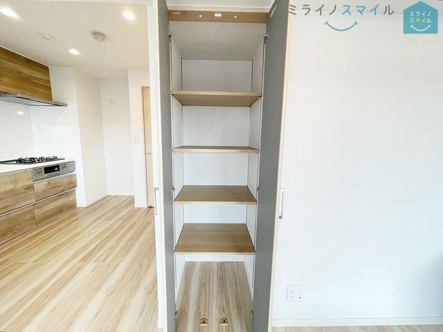 全居室収納あり。それぞれのお部屋にスペースがあるのでプライベートな荷物でも身近に置くことが出来ます。