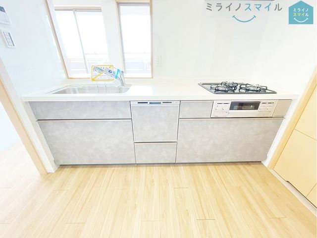 余裕のある広々キッチンはお子さんと一緒に並んでお料理ができる広さです♪毎日のお料理が楽しくなりそうです!
