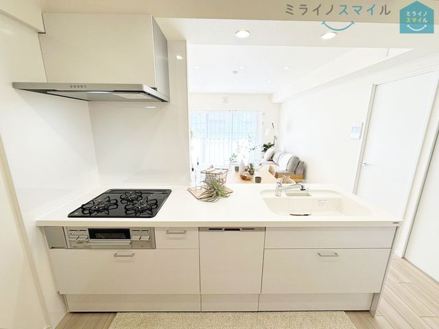 余裕のある広々キッチンはお子さんと一緒に並んでお料理ができる広さです♪毎日のお料理が楽しくなりそうです！