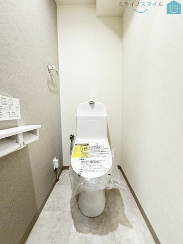 白を基調とした清潔感のあるシンプルで使いやすい高性能トイレです♪