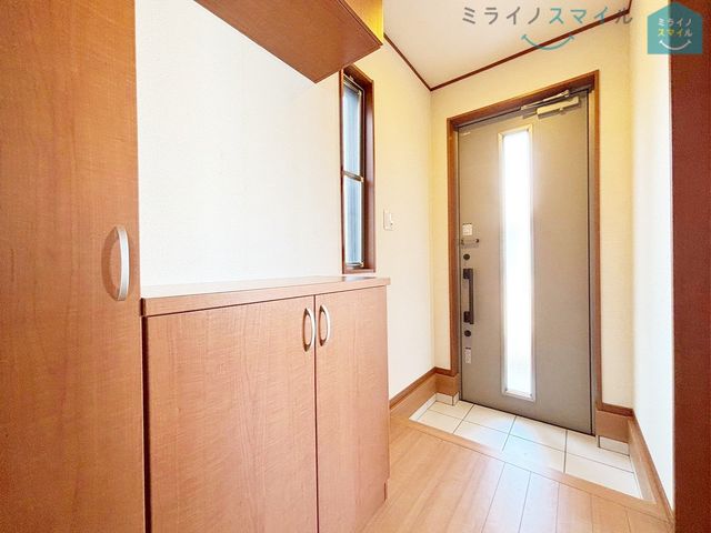 ゆったりとした玄関で、靴の脱ぎ履きも楽々です!シューズボックス付きで玄関がいつもきれいな状態を保てます♪