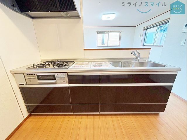 余裕のある広々キッチンはお子さんと一緒に並んでお料理ができる広さです♪毎日のお料理が楽しくなりそうです!