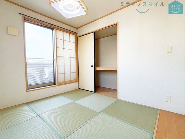 お昼寝などリラックススペースとして、ちょっと一息つきたいときにゴロゴロできます!小さなお子様の遊び場や赤ちゃんのお世話スペースとしても使えます♪