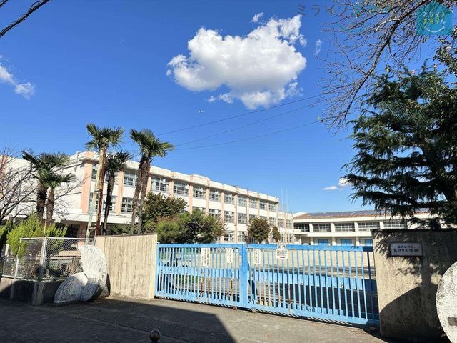 名古屋市立鳥羽見小学校 徒歩7分。 550m