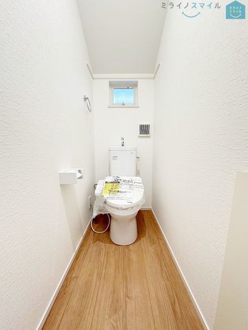 白を基調とした清潔感のあるシンプルで使いやすい高性能トイレです♪