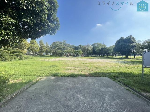 柏原公園 徒歩9分。 670m