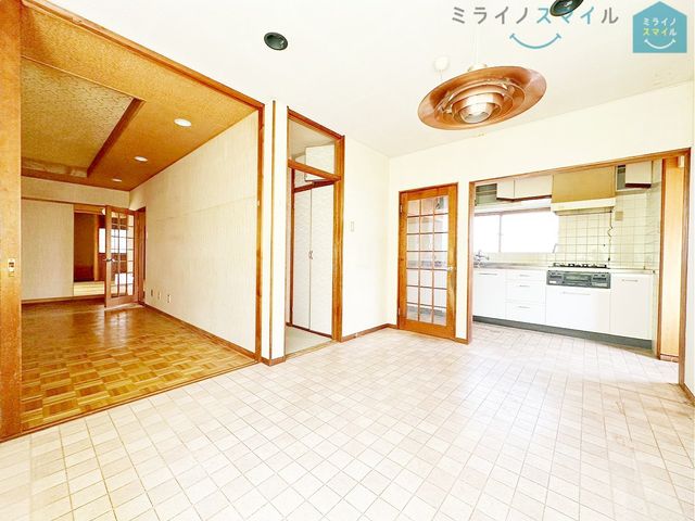 余裕のある広々キッチンはお子さんと一緒に並んでお料理ができる広さです♪毎日のお料理が楽しくなりそうです!
