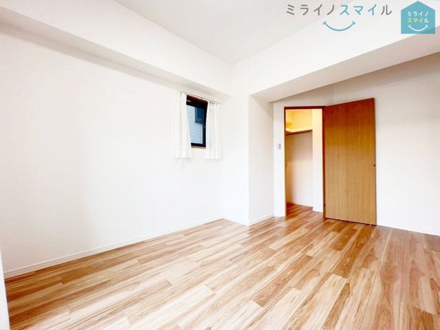 季節ごとの入れ替え不要の頼もしいウォークインクローゼット付き！一部屋に集めて収納できるので必要な物をすぐに見つけられます♪