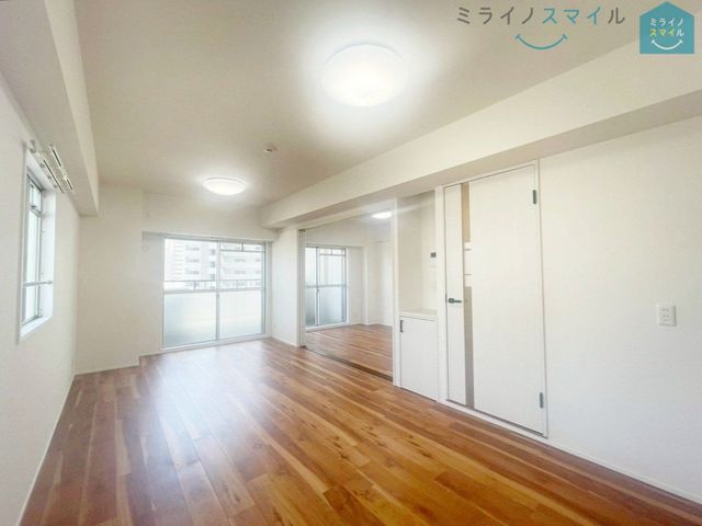 ＬＤＫ＋隣接洋室、間仕切りを開放すれば計19.6帖のおもてなしスペースに！お友達を呼んでお食事会も開けます ♪