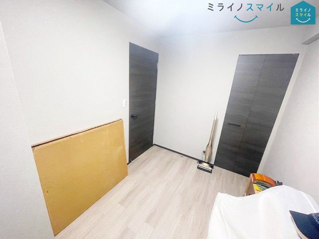 全居室収納あり。それぞれのお部屋にスペースがあるのでプライベートな荷物でも身近に置くことが出来ます。