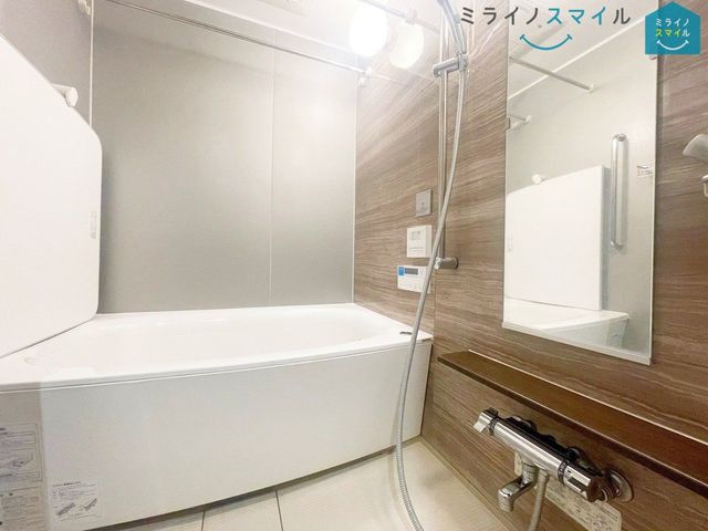 ゆったり足が伸ばせる浴槽で、毎日の疲れを癒やすバスタイムを実現!浴室乾燥機付きで、夜にお洗濯をする方でもスッキリ乾かせます♪