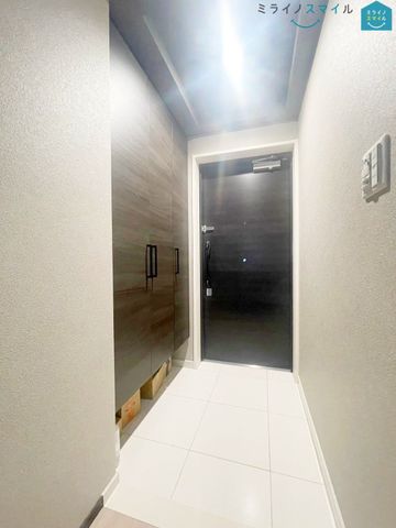 住まう人も来客も入った時にワクワクさせてくれるオシャレな玄関。収納もたっぷりあるので、靴がたくさんあっても安心!気持ちの良い朝は、毎日ここからスタートしていきます♪