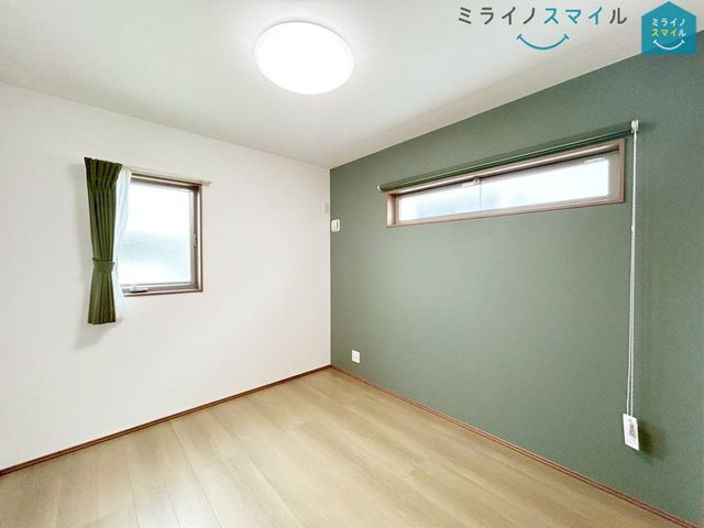 2面採光でお部屋も明るく、気持ち良く過ごすことができます♪風通しが良いので湿気が少なく、ハウスダストが心配な方にもおすすめです♪