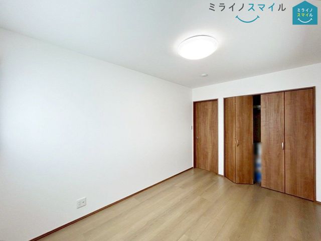 全居室収納あり！それぞれのお部屋にスペースがあるのでプライベートな荷物でも身近に置くことが出来ます♪