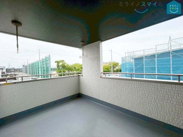 屋根付きなので天候に左右されずにお洗濯物を干せます！