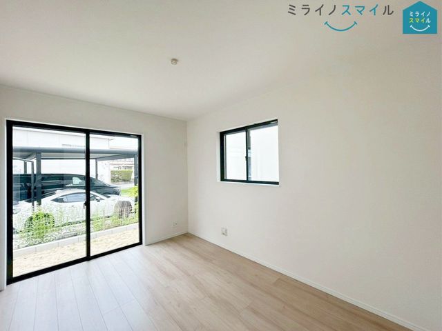 2面採光でお部屋も明るく、気持ち良く過ごすことができます♪風通しが良いので湿気が少なく、ハウスダストが心配な方にもおすすめです♪