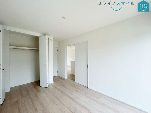 全居室収納あり！それぞれのお部屋にスペースがあるのでプライベートな荷物でも身近に置くことが出来ます♪