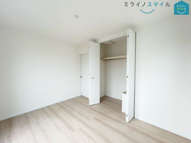 枕棚とハンガーラックが標準装備のクローゼットは、洋服をキレイに収納できます♪