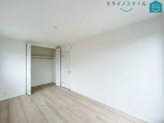 機能的なクローゼットは、収納ボックスなどを配置して使えば多様な使い方が出来、収納の幅が広がります！
