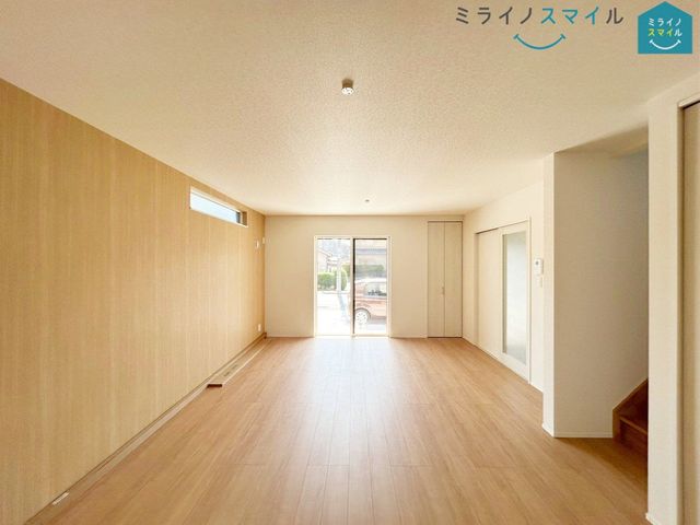 家族のコミュニケーションが増えるリビング階段を採用！ご家族の帰宅・外出が把握しやすく、視覚的にもリビングを開放的に演出してくれます♪