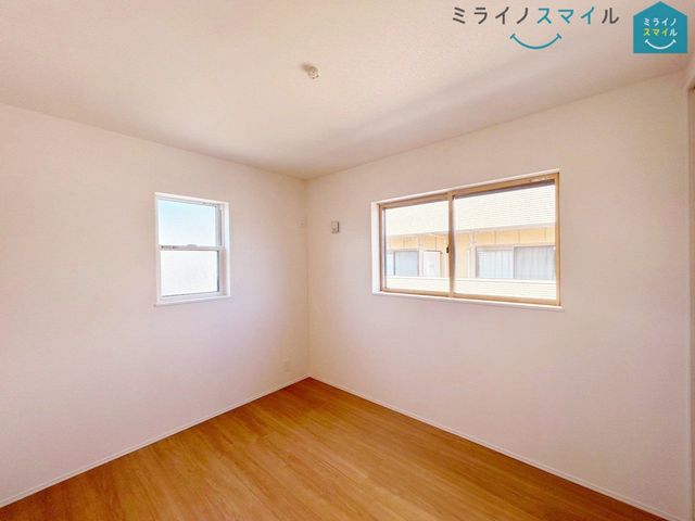 2面採光でお部屋も明るく、気持ち良く過ごすことができます♪風通しが良いので湿気が少なく、ハウスダストが心配な方にもおすすめです♪