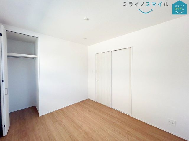 枕棚とハンガーラックが標準装備のクローゼットは、洋服をキレイに収納できます♪