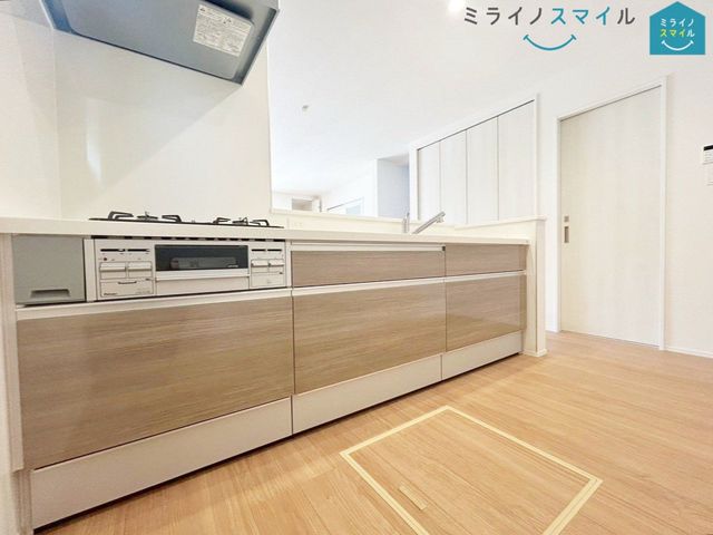 余裕のある広々キッチンはお子さんと一緒に並んでお料理ができる広さです♪毎日のお料理が楽しくなりそうです！
